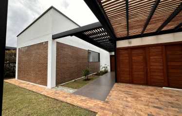 Casa Campestre en Venta en Soto del Este – El Retiro