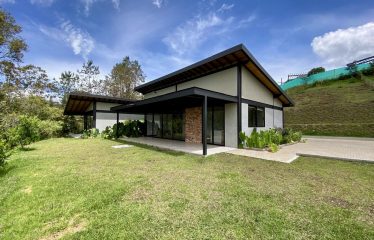 Casa Campestre en Venta en Monte Sereno – El Retiro