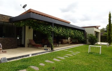 CASA HARAS DE SANTA LUCIA , LLANOGRANDE – RIONEGRO.